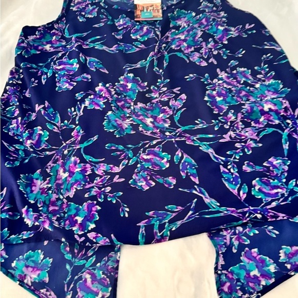 Women’s Medium Floral Sleeveless Top Blouse NWT Blue Purple Summer Office Casual - Picture 3 of 4